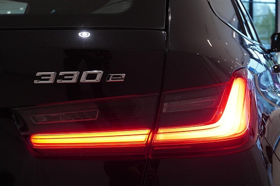 BMW 330e 13 of 14