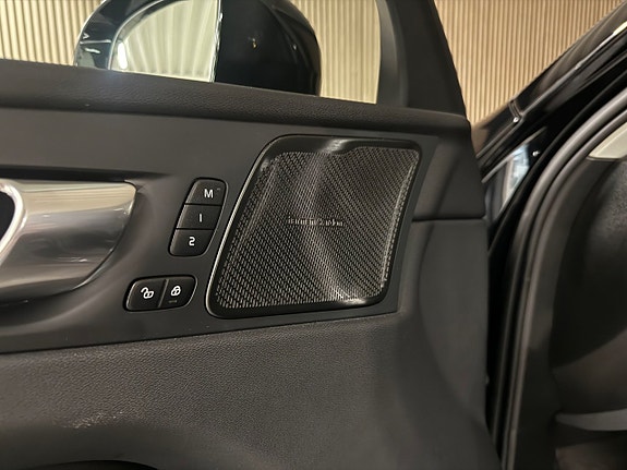 Volvo XC60 11 of 30