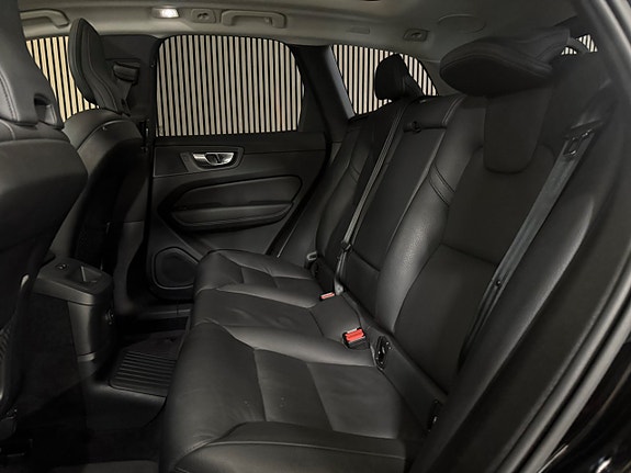 Volvo XC60 14 of 30