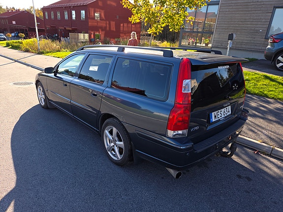 Volvo V70 2 of 3