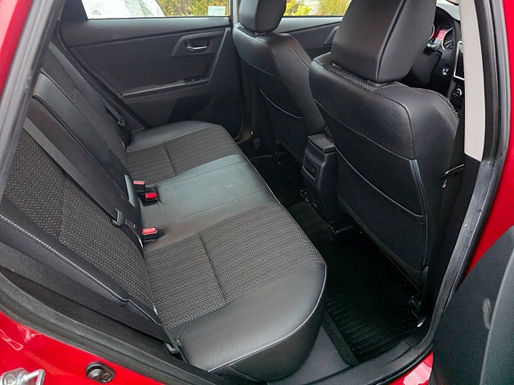 Toyota Auris 14 of 24