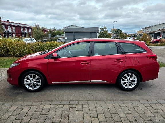 Toyota Auris 2 of 24