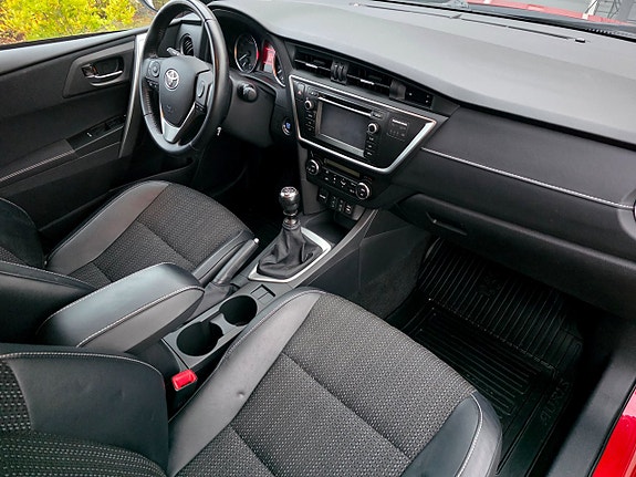 Toyota Auris 11 of 24