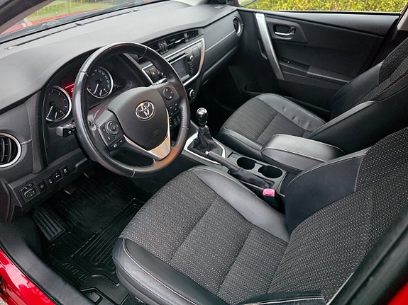 Toyota Auris 17 of 24