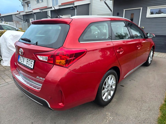 Toyota Auris 5 of 24