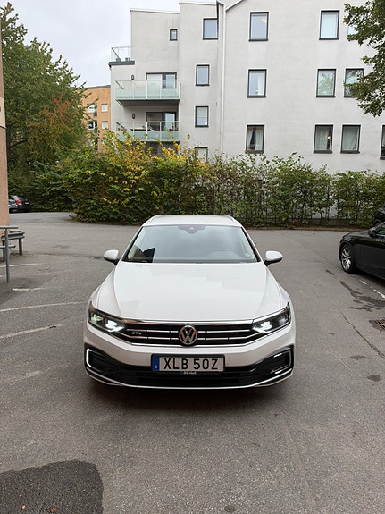 Volkswagen Passat 2 of 13
