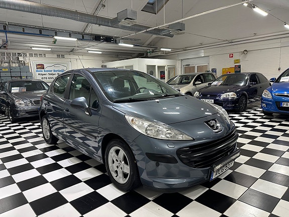 Peugeot 207 2 of 13
