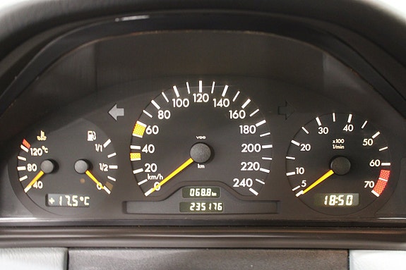 Mercedes-Benz E200 9 of 9