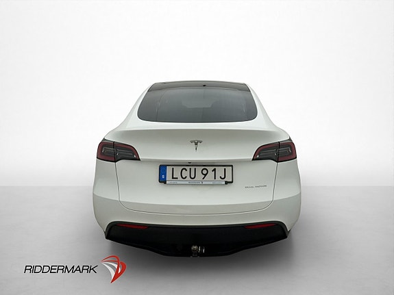 Tesla Model Y 8 of 30