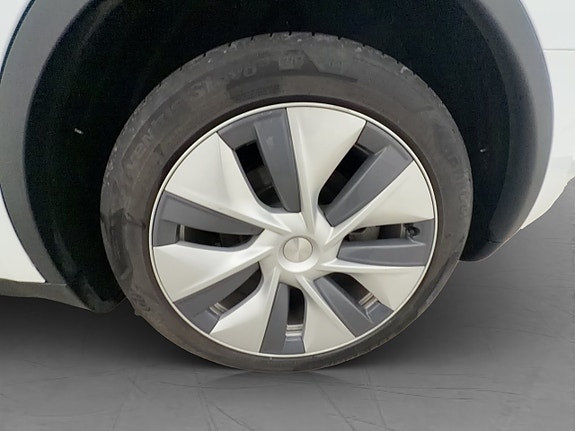 Tesla Model Y 30 of 30