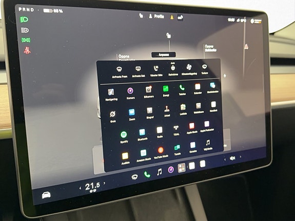 Tesla Model Y 22 of 30