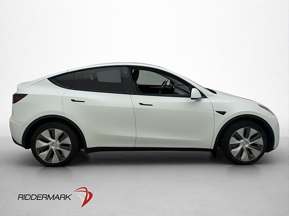 Tesla Model Y 10 of 30
