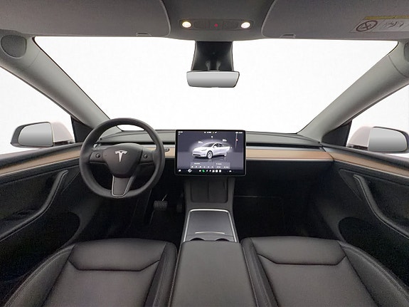 Tesla Model Y 15 of 30