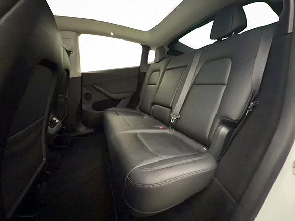 Tesla Model Y 25 of 30