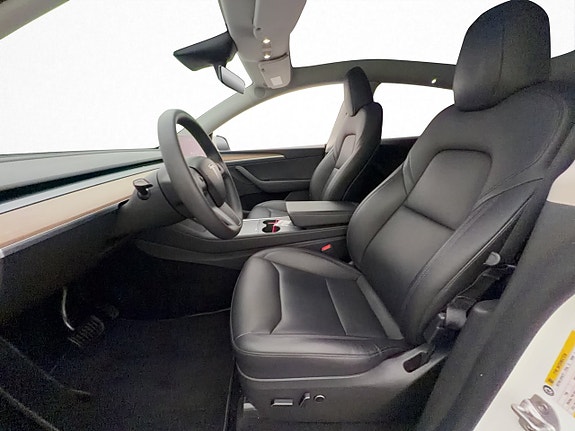Tesla Model Y 13 of 30