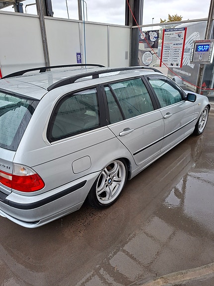 BMW 320i 4 of 10