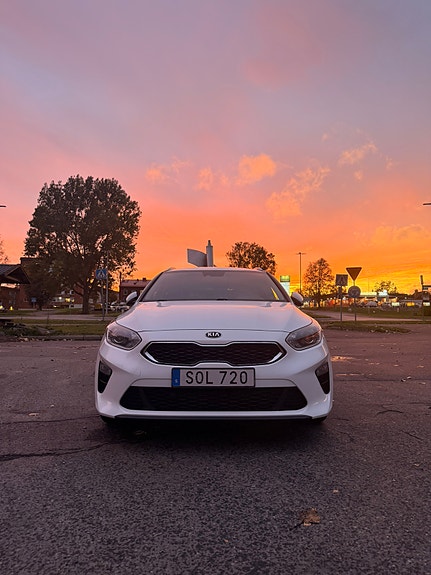 Kia Ceed 2 of 23