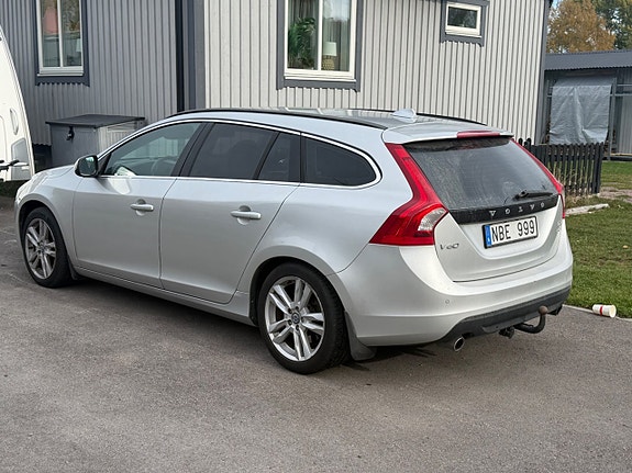 Volvo V60 2 of 7