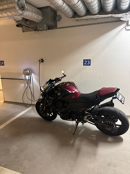 Kawasaki Z800 2 of 4