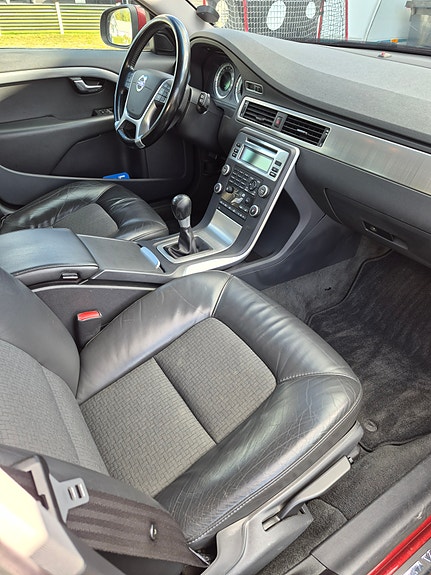 Volvo V70 6 of 9