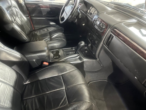 Jeep Grand Cherokee 6 of 12