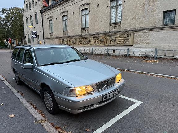 Volvo V70 4 of 11