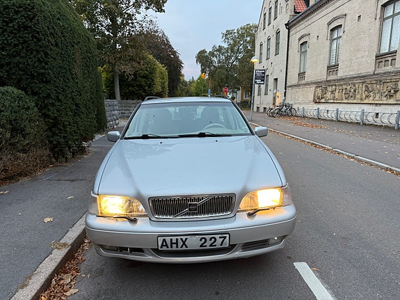 Volvo V70 5 of 11