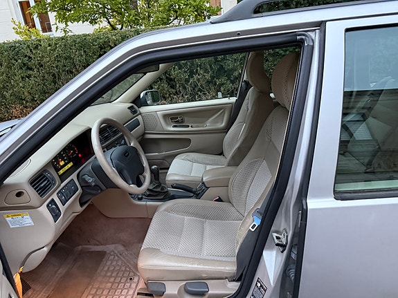 Volvo V70 8 of 11
