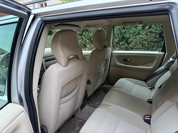 Volvo V70 9 of 11