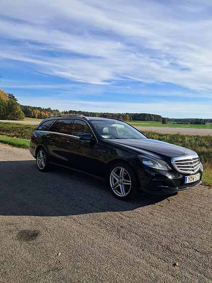 Mercedes-Benz E220 2 of 6
