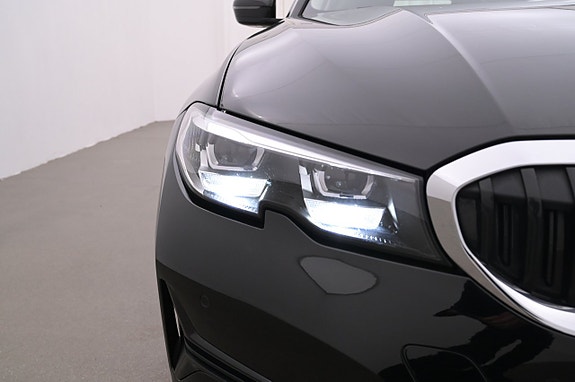 BMW 330e 25 of 27