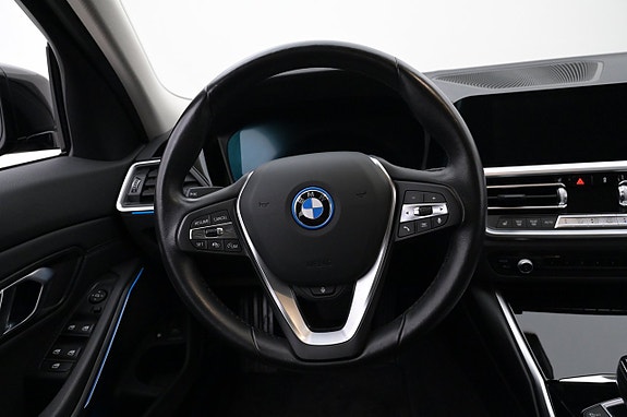 BMW 330e 7 of 27