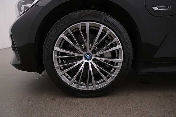 BMW 330e 27 of 27