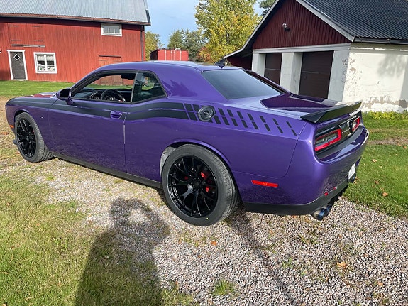 Dodge Challenger 2 of 10