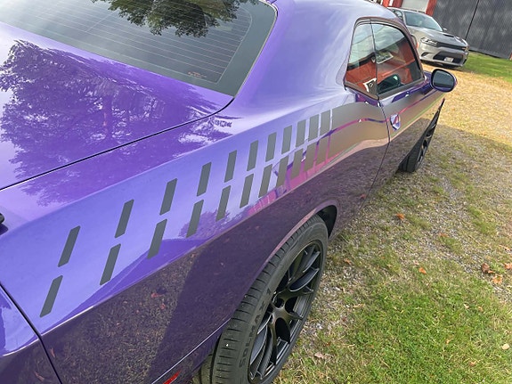 Dodge Challenger 4 of 10