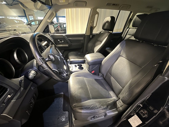 MITSUBISHI PAJERO 3.2DI-D 200CH 4WD - BVA - BUSINESS - ATTELAGE - 7 PLACES - CAMÉRA DE RECUL - SELLERIE CUIR