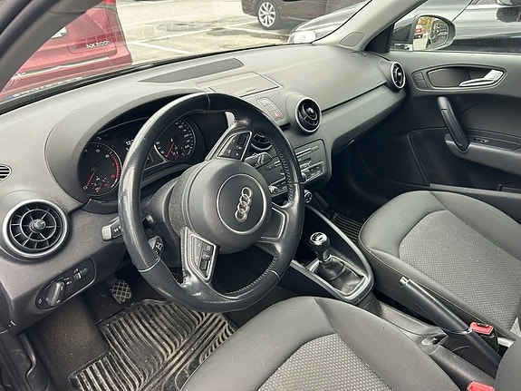 Audi A1 3 of 11