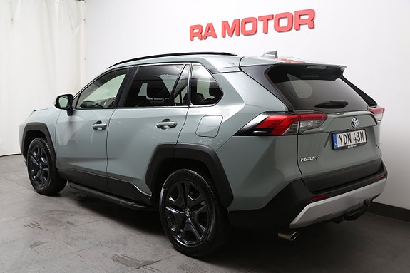 Toyota RAV4 5 of 14