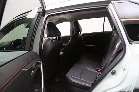 Toyota RAV4 11 of 14