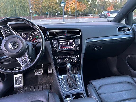 Volkswagen Golf VII 6 of 10