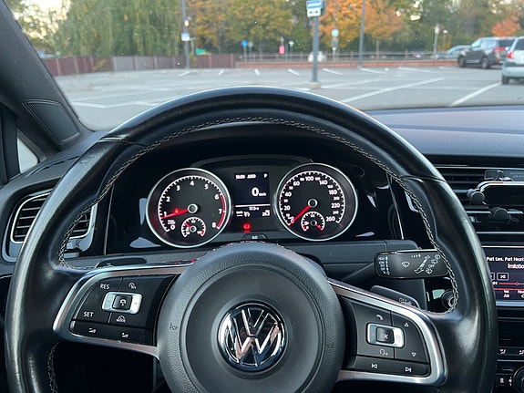 Volkswagen Golf VII 5 of 10