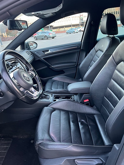 Volkswagen Golf VII 7 of 10