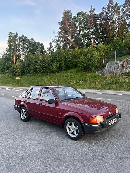 Ford Escort 3 of 4