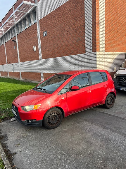 Mitsubishi Colt 2 of 6