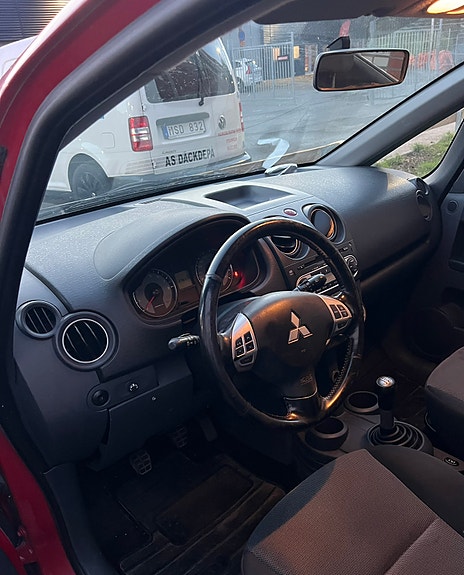 Mitsubishi Colt 6 of 6