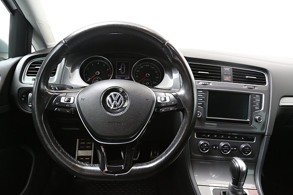 Volkswagen Golf Alltrack 9 of 15