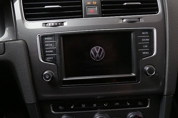 Volkswagen Golf Alltrack 10 of 15
