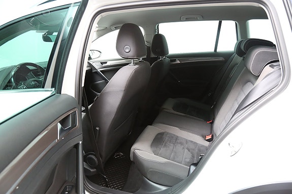 Volkswagen Golf Alltrack 13 of 15