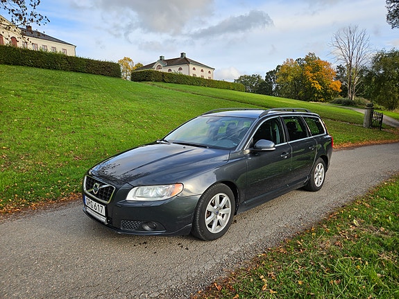 Volvo V70 3 of 8
