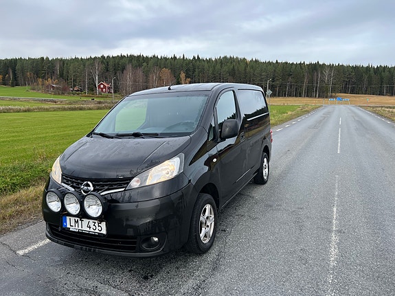 Nissan NV200 2 of 6